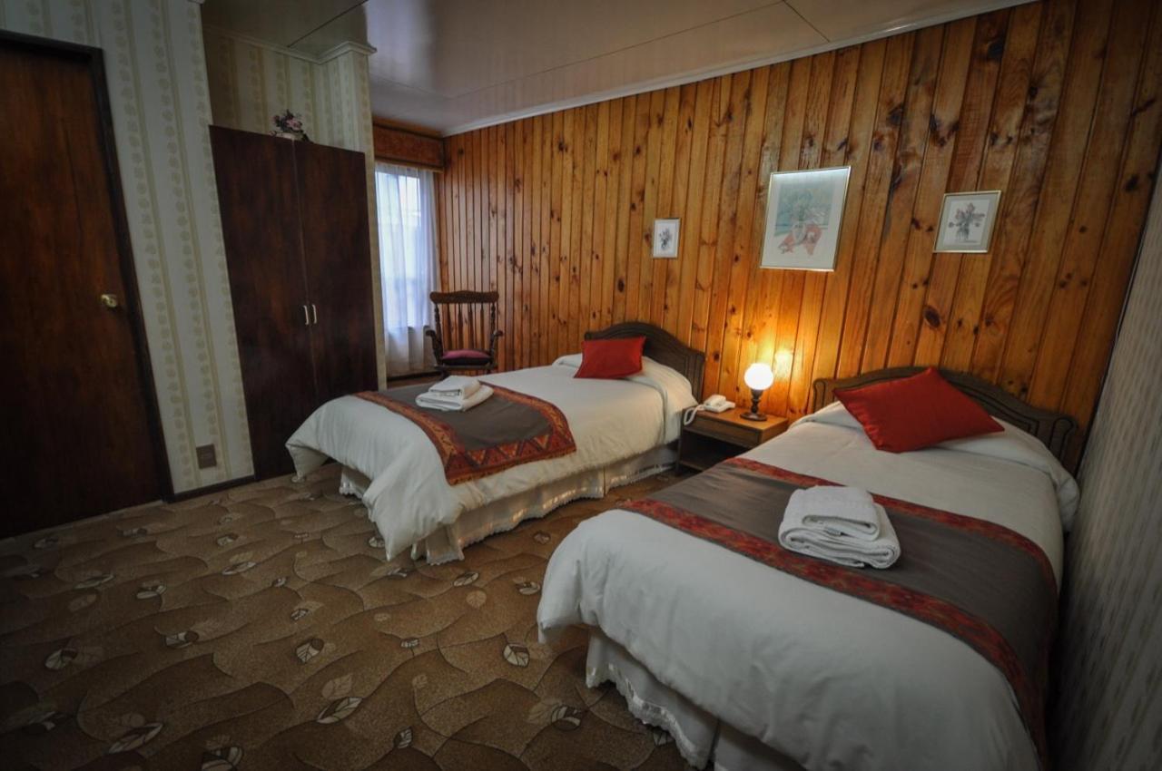 Hostal Los Pinos بويرتو ناتالز المظهر الخارجي الصورة