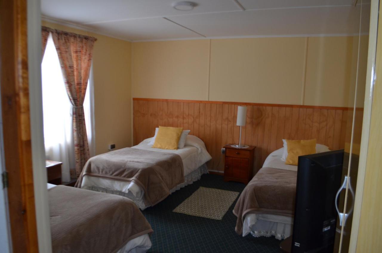 Hostal Los Pinos بويرتو ناتالز المظهر الخارجي الصورة