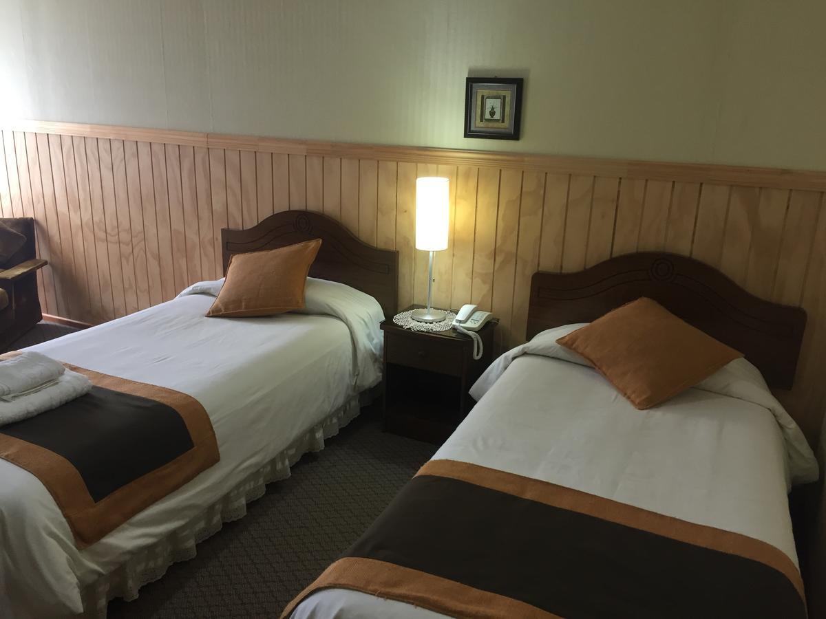 Hostal Los Pinos بويرتو ناتالز المظهر الخارجي الصورة