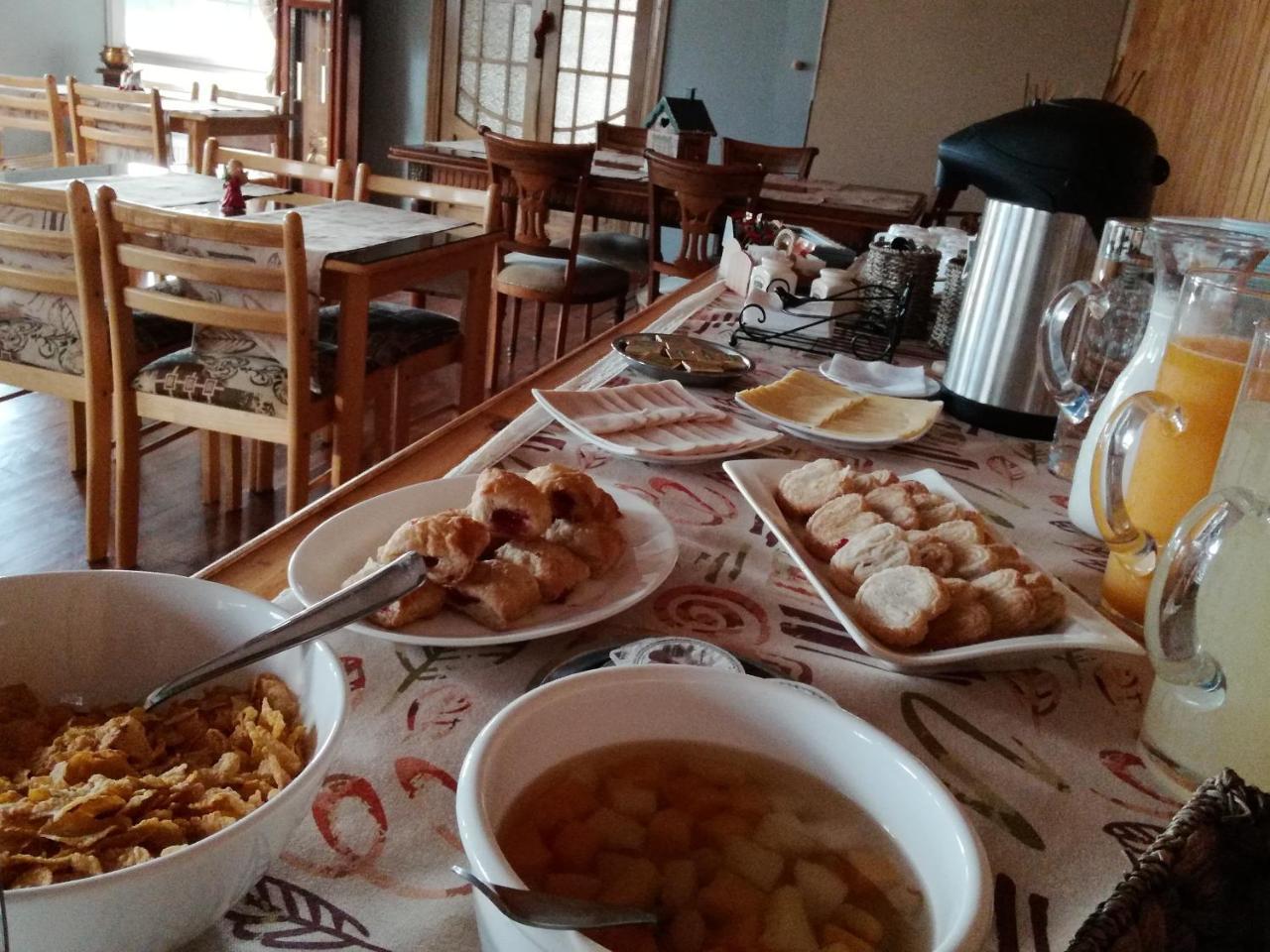Hostal Los Pinos بويرتو ناتالز المظهر الخارجي الصورة