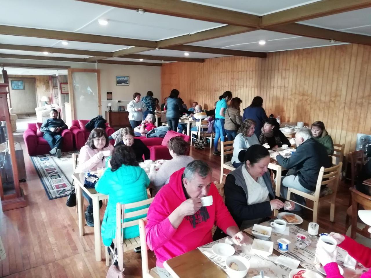 Hostal Los Pinos بويرتو ناتالز المظهر الخارجي الصورة